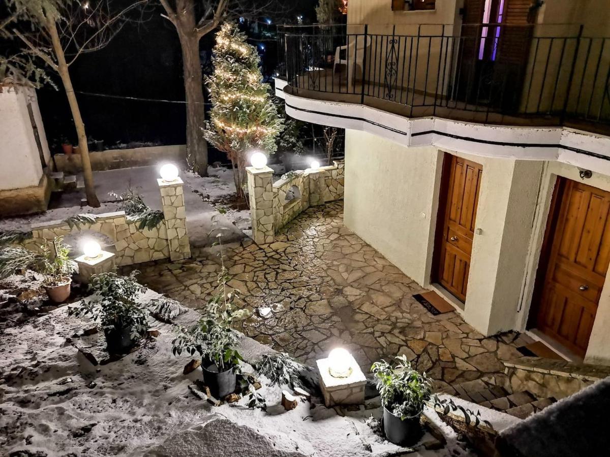 Keramidaki Mini Suites 4 كالافريتا المظهر الخارجي الصورة